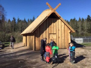 Vikingehuset med børn